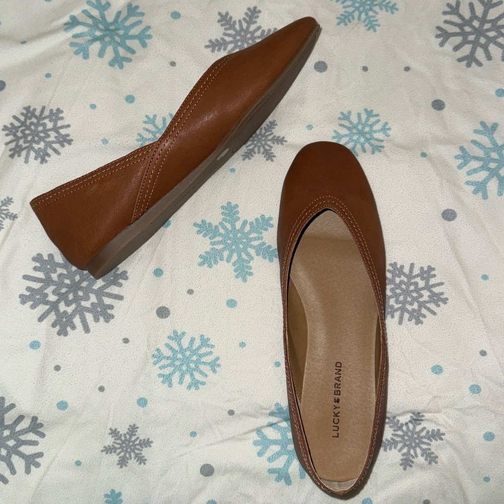 NWOT Lucky Brand Alba Flats